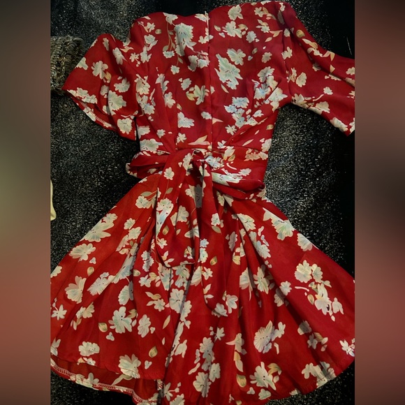 Cheng xin red with beige flowers it’s a shorts jumper not dress - Picture 3 of 8